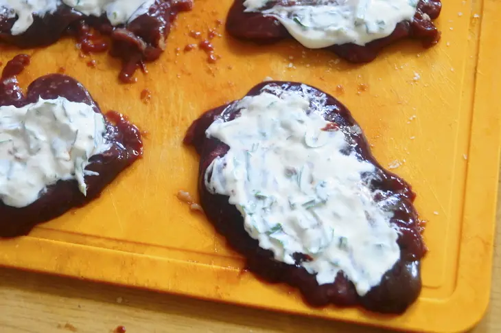 Рулетики из куриной печенки по-бельгийски с гарниром из гречки: шаг 3
