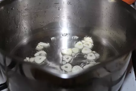 Пикантная печень в кисло-сладком соусе с рисом: шаг 1