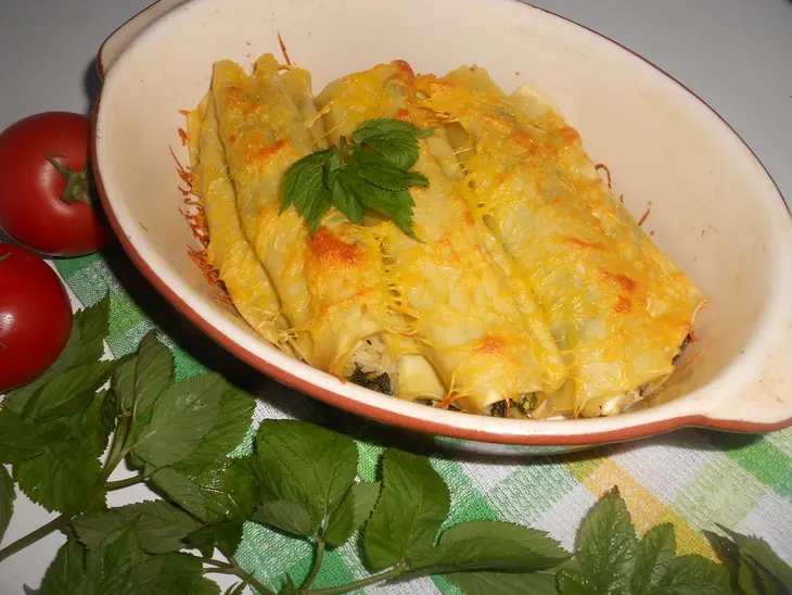 Рулетики из лазаньи с рисом,, снытью и яйцом: шаг 9