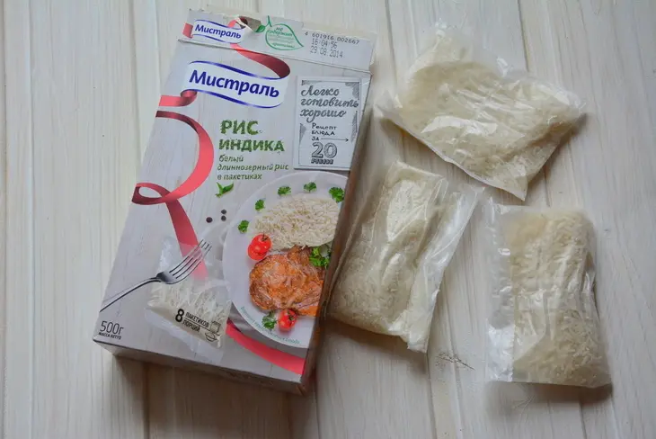 Слоеный "оливье" с рисом: шаг 1