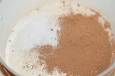Шоколадное пирожное с клубникой и бальзамическим уксусом.: шаг 1