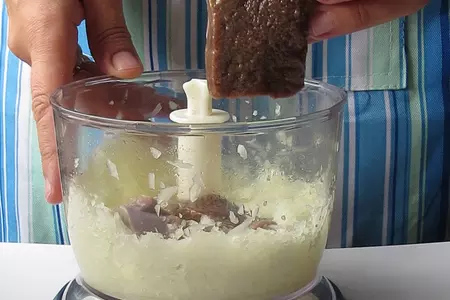 Башенки «для победителей» из печени и гречки со сливочным соусом из белых грибов: шаг 1