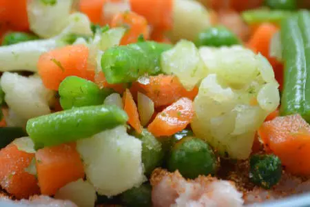 Куриная колбаса с овощами: шаг 3