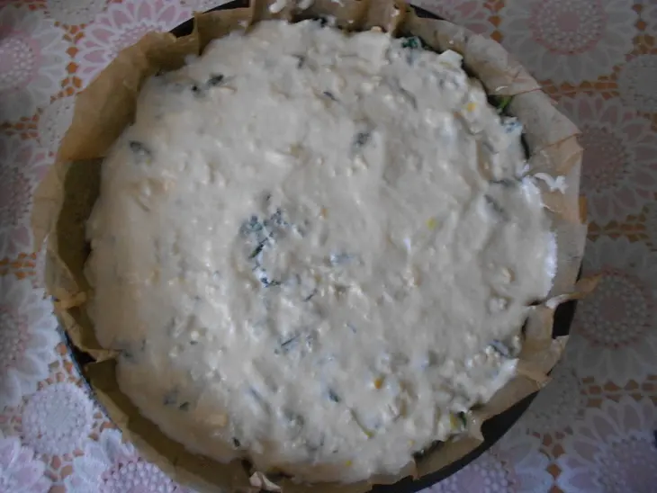 Заливной весенний пирог с рисом и зеленью: шаг 7