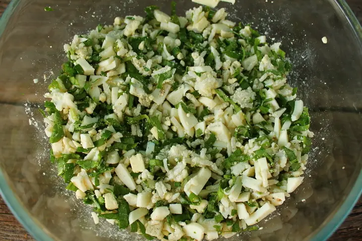 Пирожки с рисом, яйцом и щавелем: шаг 3