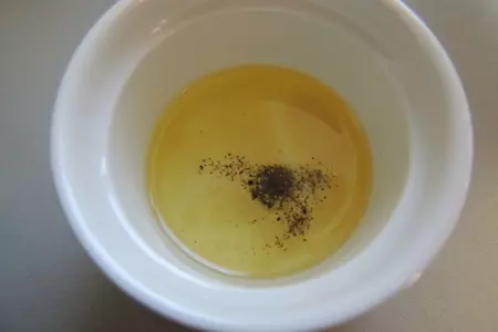 Лёгкий салат с помидорами и гречкой.: шаг 5