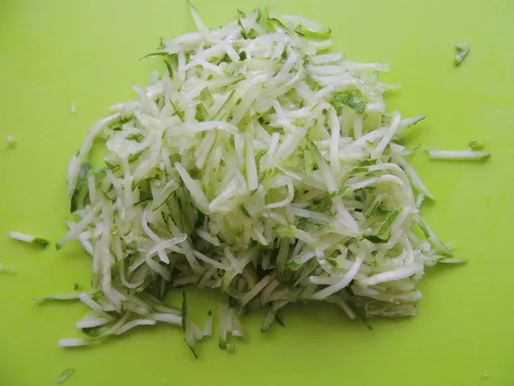 Салат с печенью трески и рисом: шаг 3