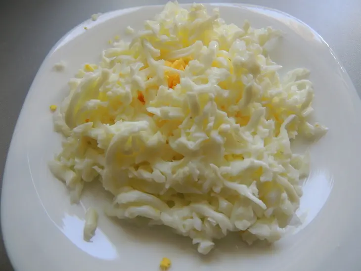 Салат с печенью трески и рисом: шаг 4