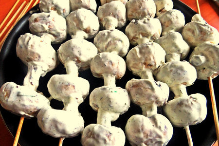 Шашлык из грибов в сметане: шаг 4