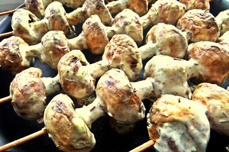 Шашлык из грибов в сметане: шаг 5