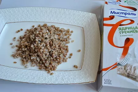 Сливочный соус со шпинатом, беконом и грибами с гречкой: шаг 7