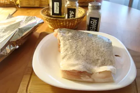 Рыба с горчично-медовым соусом и икрой.: шаг 1