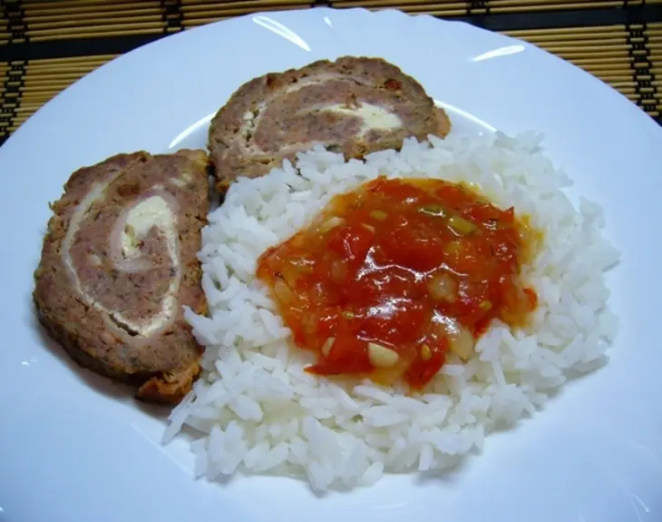 Рис индика с мясным рулетом и томатным соусом: шаг 7