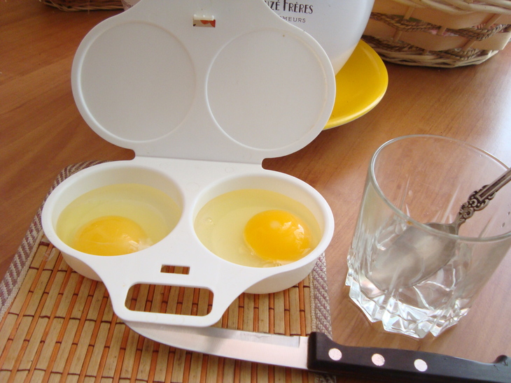 Яйца за 30 секунд в специальном приспособлении для свч- завтрак: шаг 2