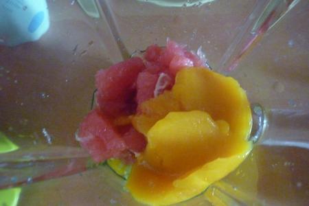 Смузи из сельдерея, манго и грейпфрута: шаг 2
