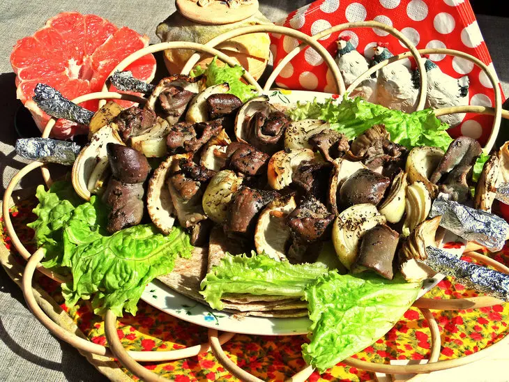 Шашлык из нежной печёнки с луком и фенхелем: шаг 9