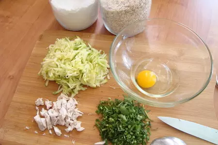 Кабачковая запеканка с зеленью и курицей: шаг 1