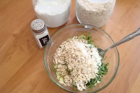 Кабачковая запеканка с зеленью и курицей: шаг 2
