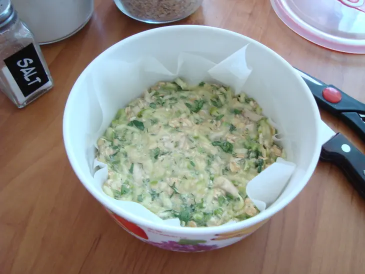 Кабачковая запеканка с зеленью и курицей: шаг 3
