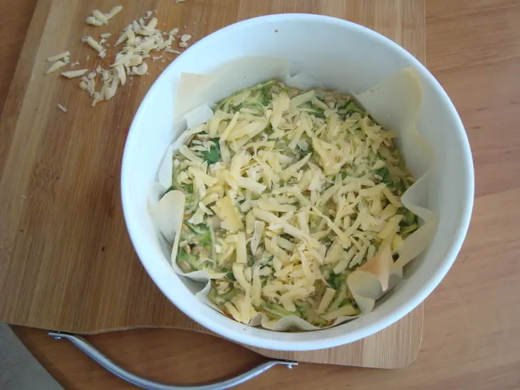 Кабачковая запеканка с зеленью и курицей: шаг 5