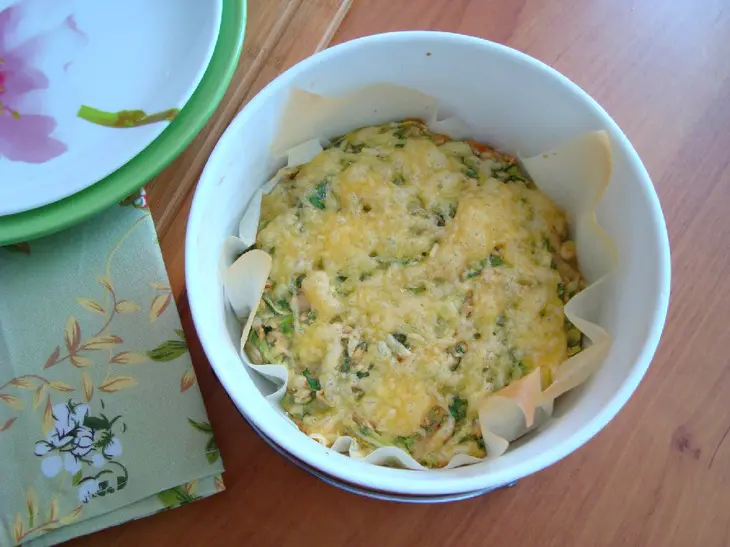 Кабачковая запеканка с зеленью и курицей: шаг 6