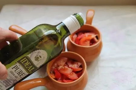 Сирене по шопски в гювече (брынза по шопски в горшочках): шаг 5