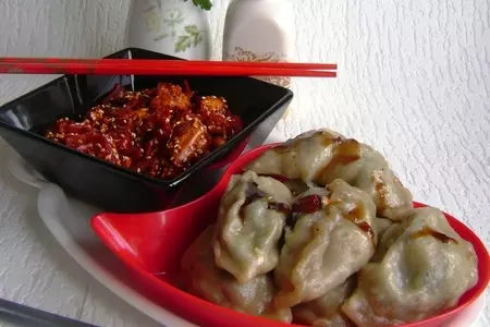 Мантоны с пикантной мясо -овощной начинкой. и небольшой бонус -перечное масло.: шаг 4