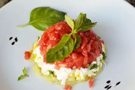 Салат с брынзой, помидорами и жареным перцем: шаг 5