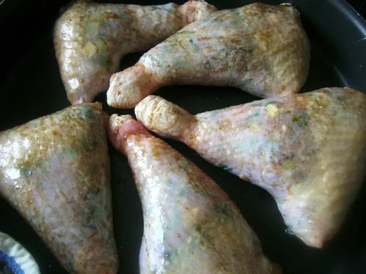 Ножки куриные, фаршированные шпинатом, сыром и овощами.: шаг 3