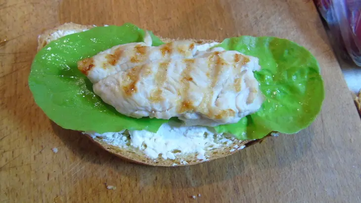 Сэндвич с курицей и редисом: шаг 4