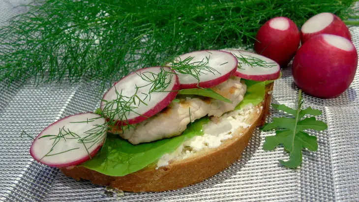 Сэндвич с курицей и редисом: шаг 7