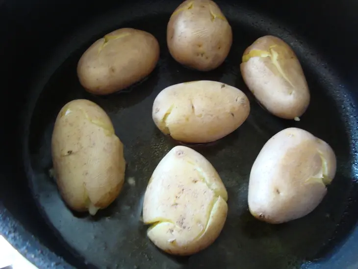 Жаренный картофель с перцем и солью (сянцзань цзяоянь сяо тудоу): шаг 6