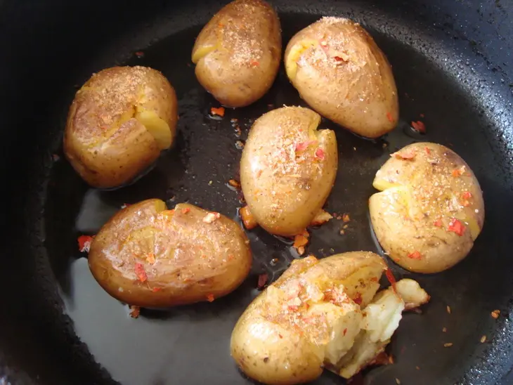 Жаренный картофель с перцем и солью (сянцзань цзяоянь сяо тудоу): шаг 7