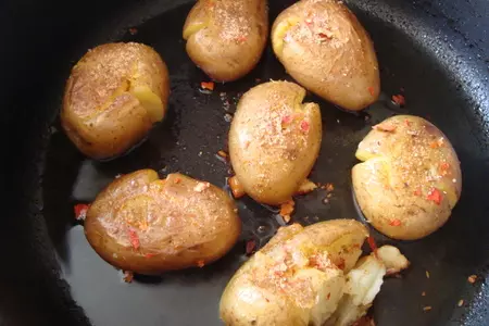 Жаренный картофель с перцем и солью (сянцзань цзяоянь сяо тудоу): шаг 7