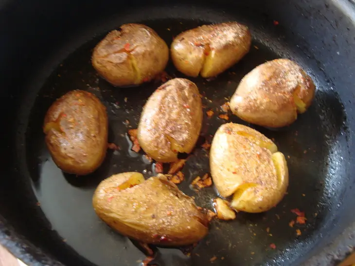 Жаренный картофель с перцем и солью (сянцзань цзяоянь сяо тудоу): шаг 8