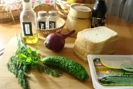 Бутерброды с огурцом и брынзой.: шаг 1