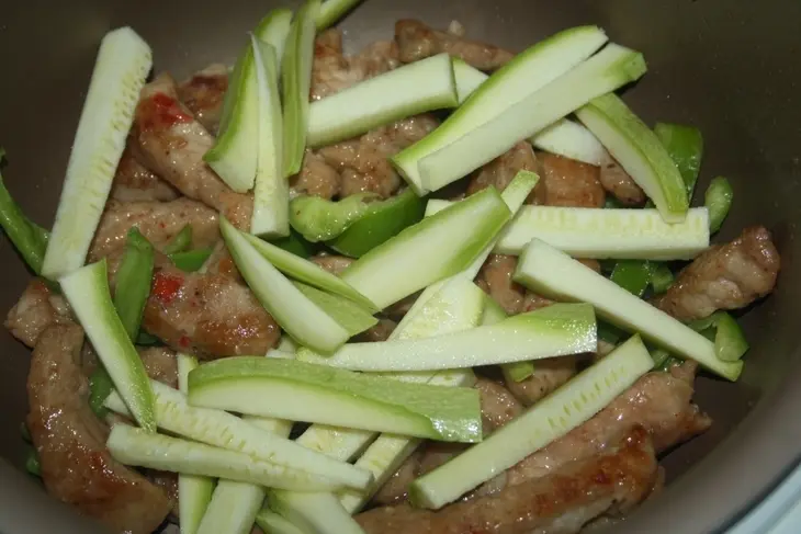 Свинина в кисло-сладком соусе с овощами: шаг 11