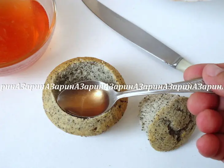 Маковые кексы с клубничным кёрдом.: шаг 15
