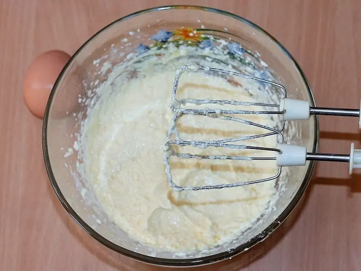 Шоколадные капкейки  с халвой: шаг 2