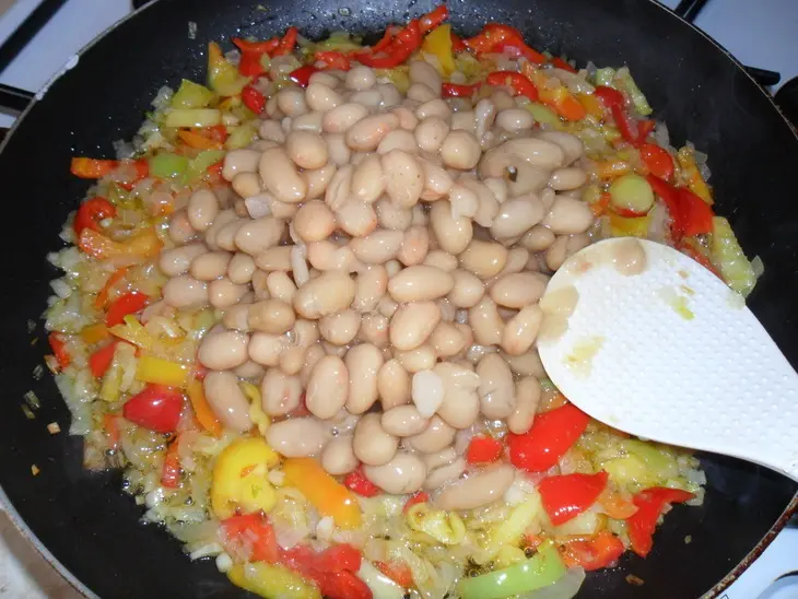Салат с фасолью: шаг 3