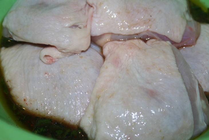 Барбекю (куриные бедра в умопомрачительном маринаде на дощечке на мангале): шаг 5