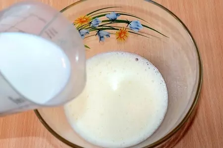 Берлинские маффины с ягодами и джемом: шаг 3