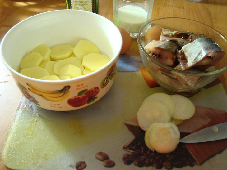 Сельдь балтийская запечённая с картофелем и яйцом по-эстонски.: шаг 3