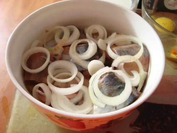 Сельдь балтийская запечённая с картофелем и яйцом по-эстонски.: шаг 5