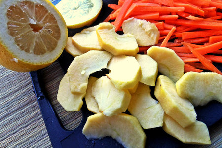 Салат фруктово-овощной "соломка": шаг 2
