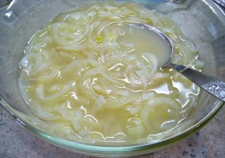Луковый суп, запеченный с сыром (в микроволновке): шаг 2