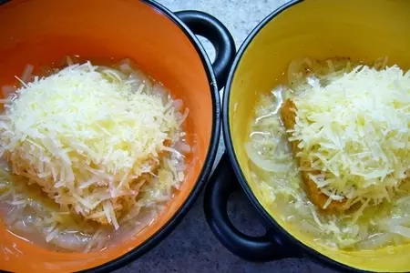 Луковый суп, запеченный с сыром (в микроволновке): шаг 4