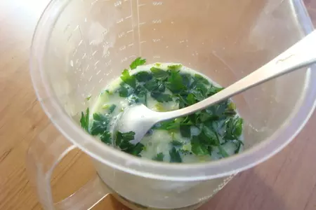 Оладьи с брокколи, кабачком и петрушкой. полезный завтрак: шаг 2