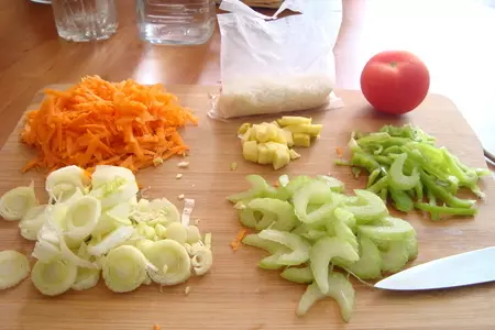 Суп с консервированными оливками и овощами с рисом: шаг 1