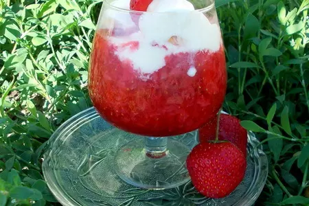 Клубничный коктейль с мороженым: шаг 3
